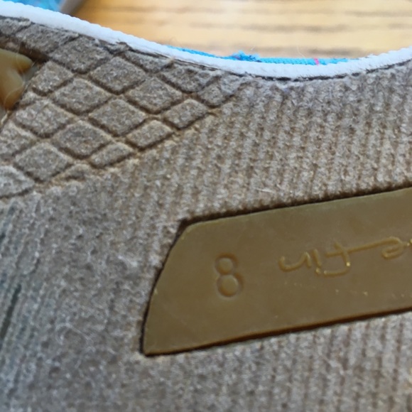 Blue Fin Shoes - Picture 6 of 6